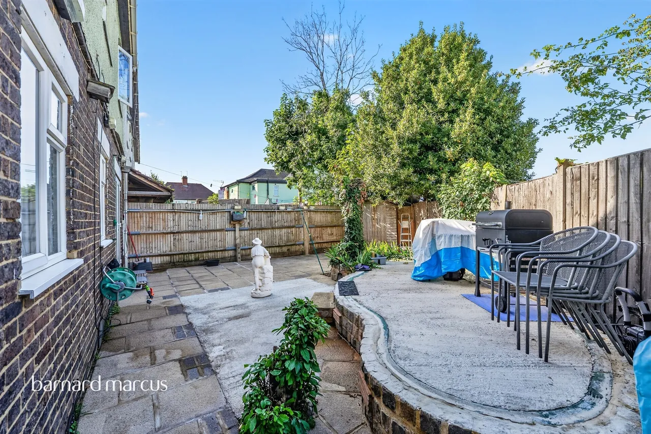 Camomile Avenue, Mitcham, CR4, photo 20