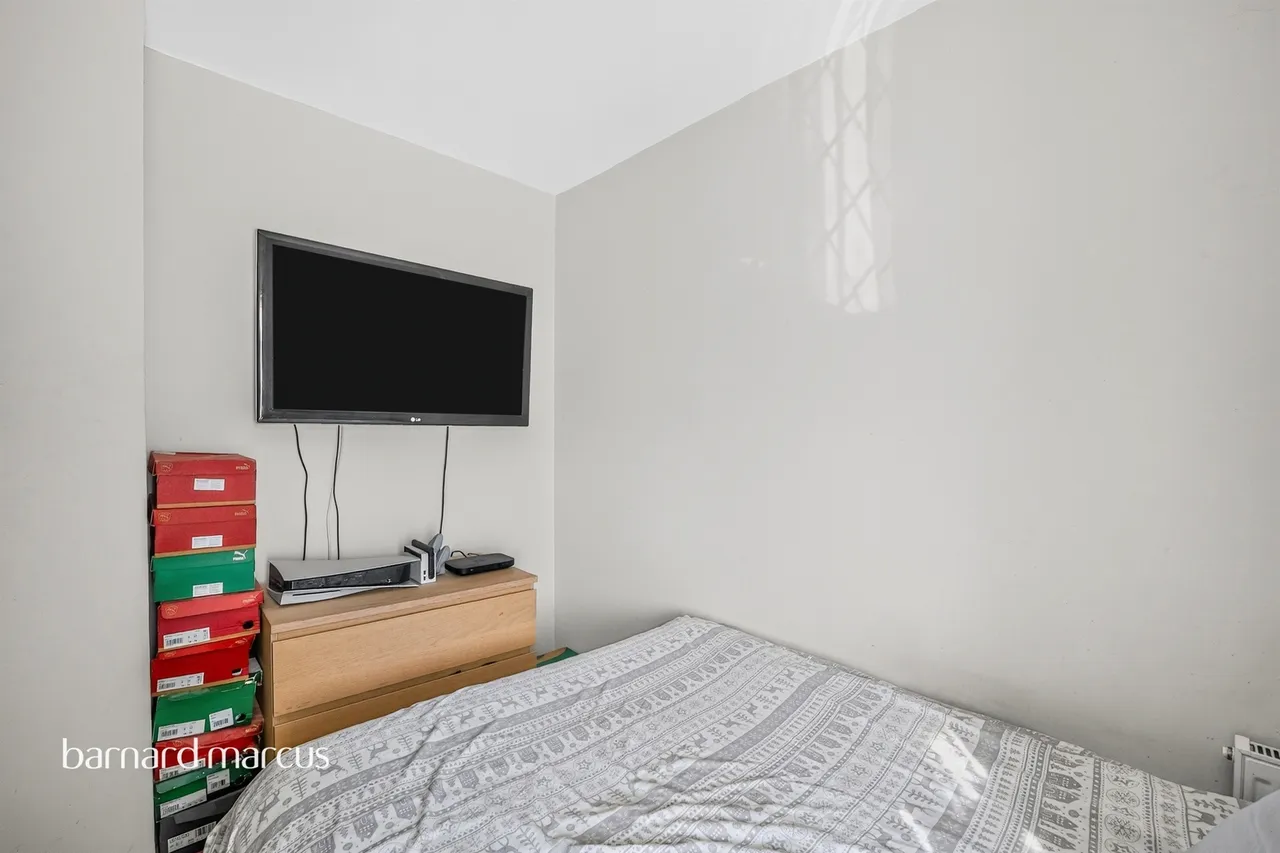Camomile Avenue, Mitcham, CR4, photo 8
