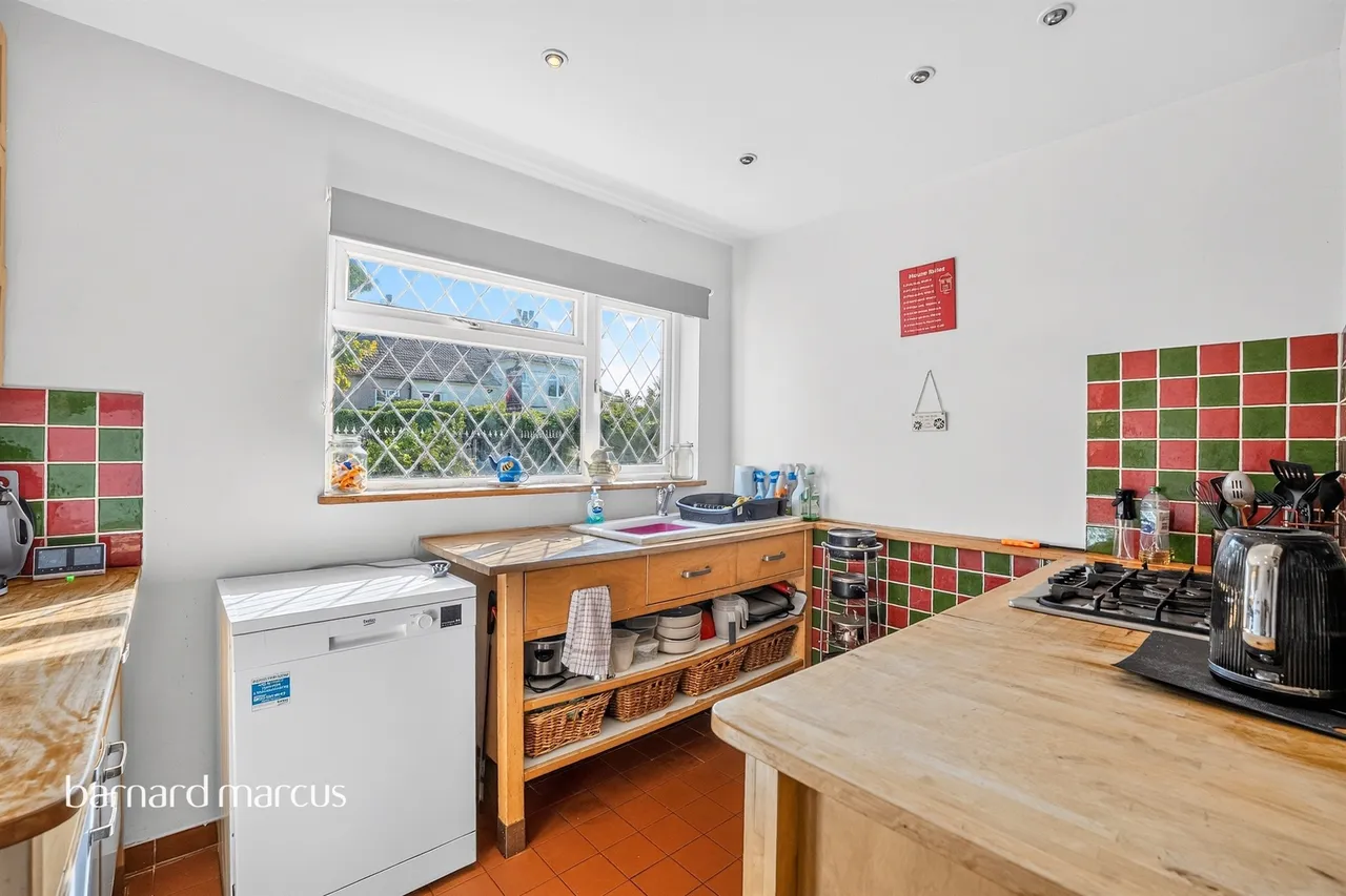 Camomile Avenue, Mitcham, CR4, photo 5