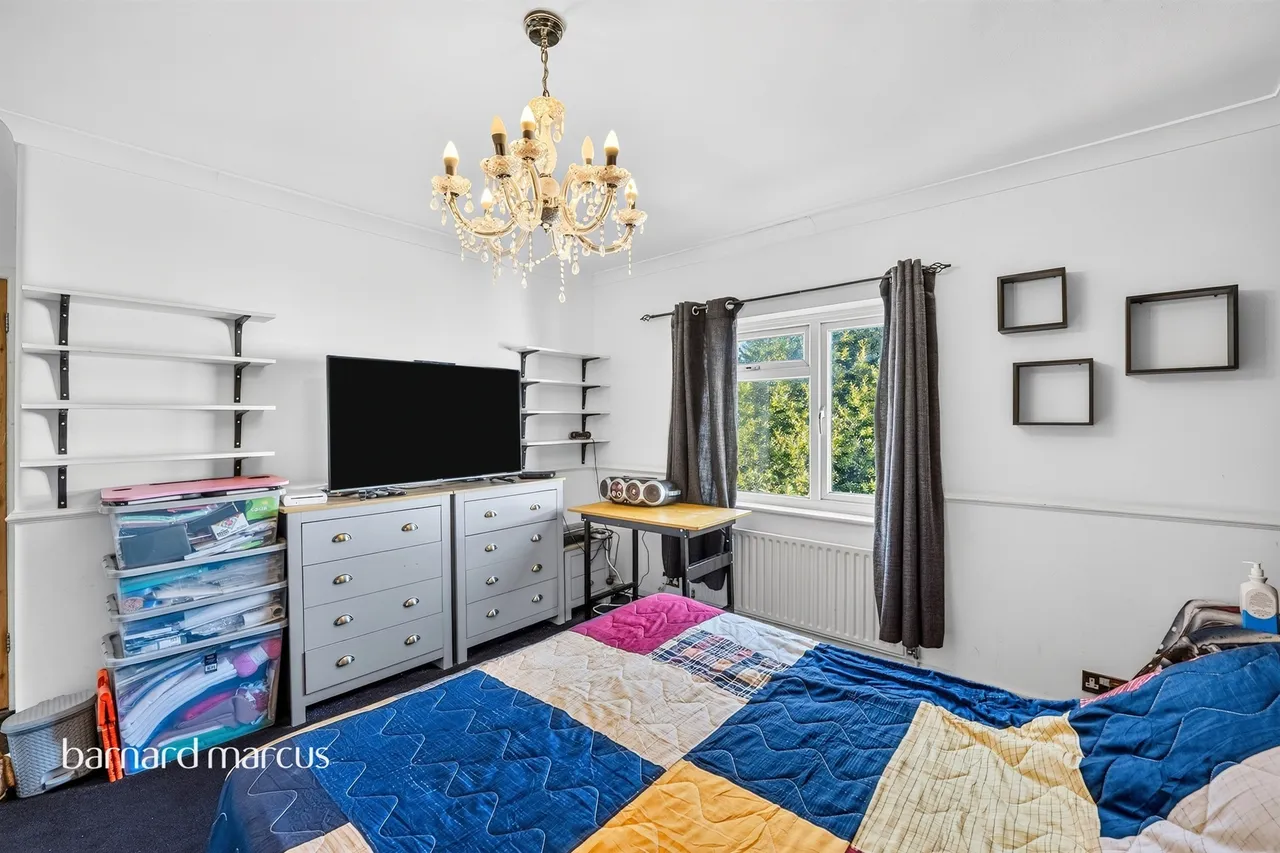 Camomile Avenue, Mitcham, CR4, photo 9