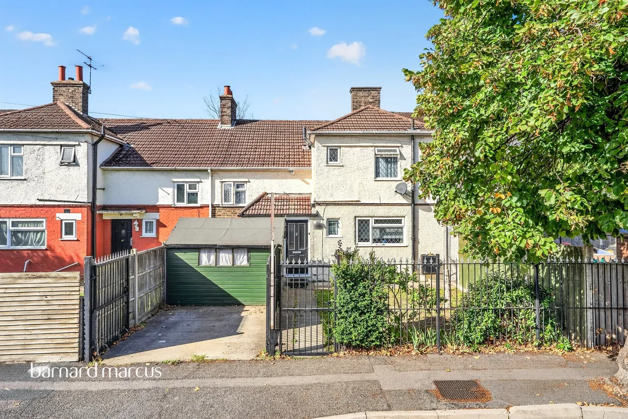 4 bed house for sale, Camomile Avenue, Mitcham, CR4