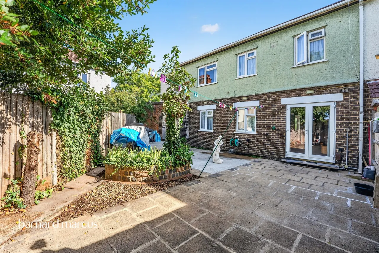 Camomile Avenue, Mitcham, CR4, photo 19