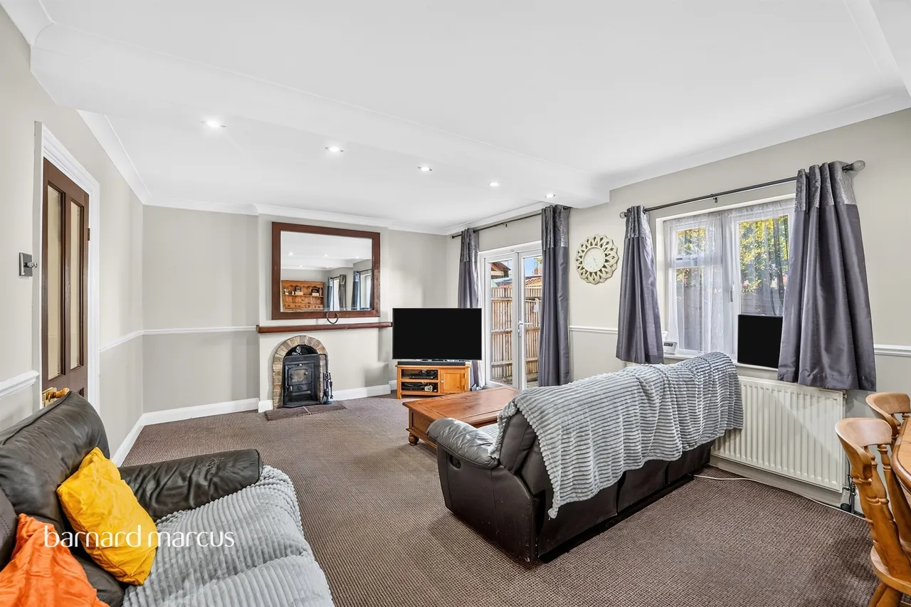 Camomile Avenue, Mitcham, CR4, photo 2