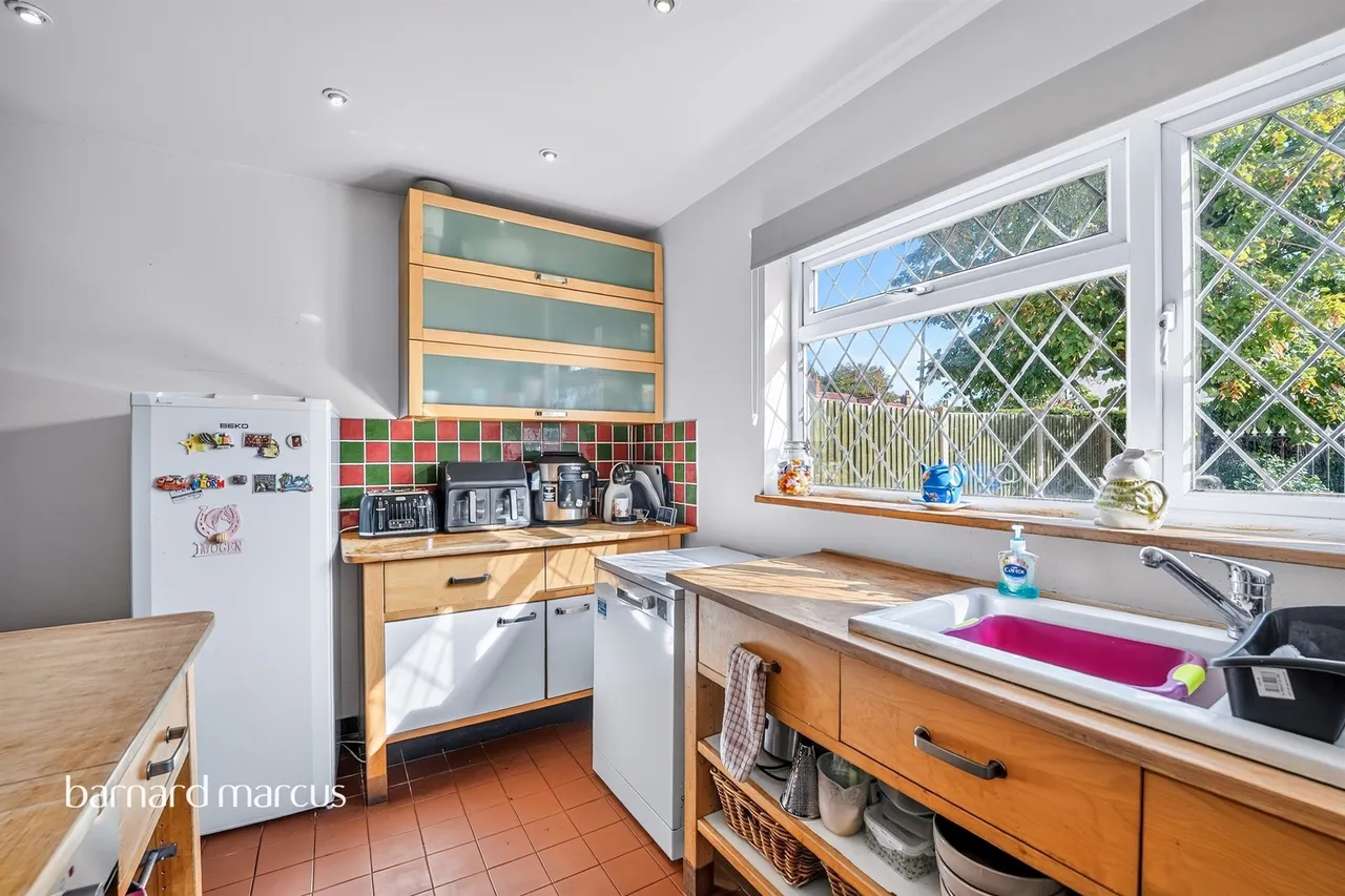Camomile Avenue, Mitcham, CR4, photo 12