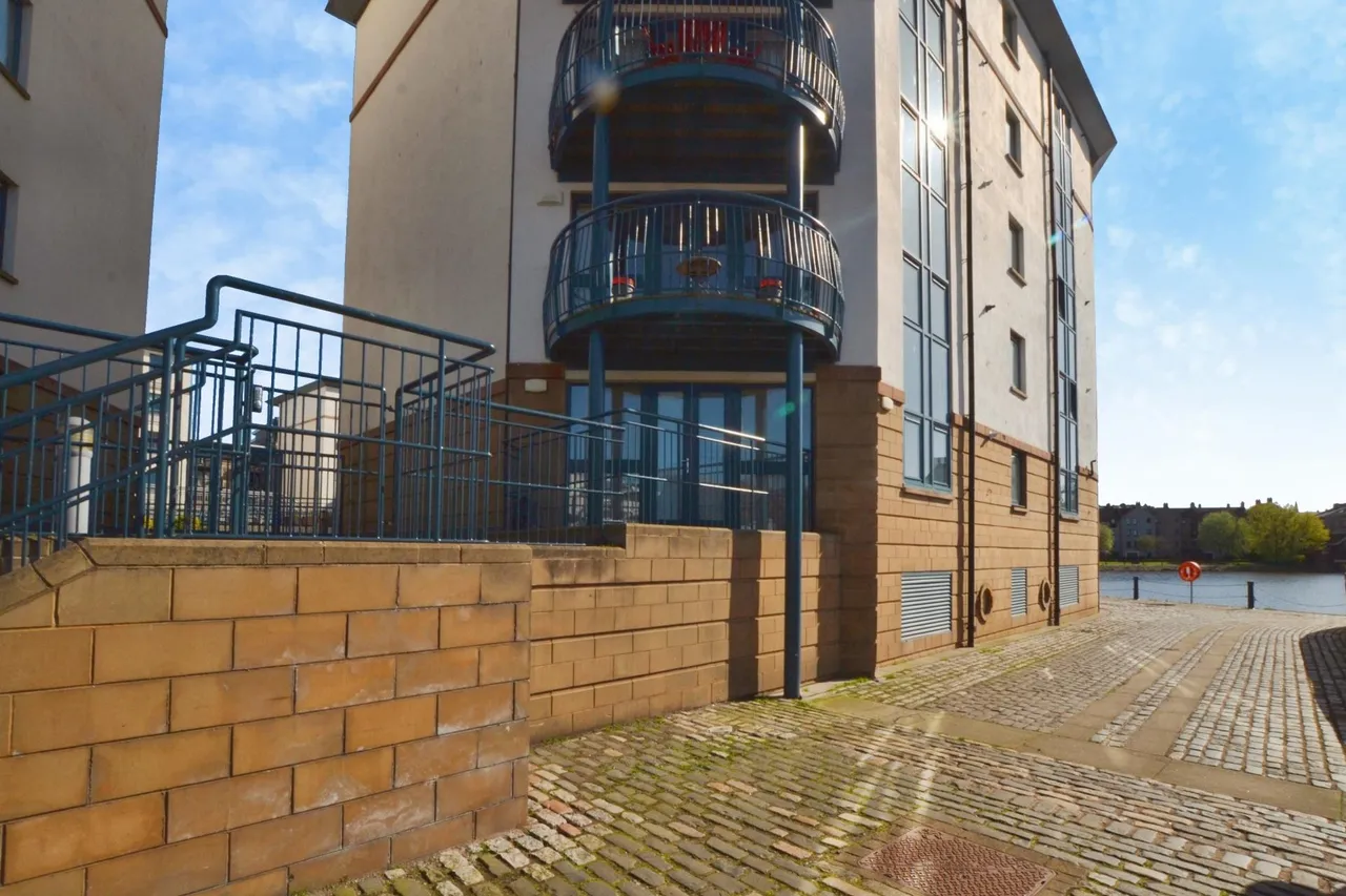 3 bed flat to rent, Ocean Drive, Edinburgh, EH6
