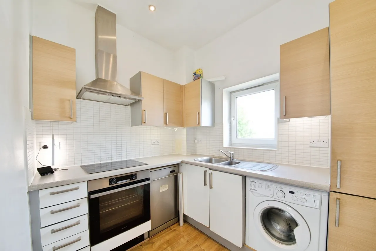 Frome court, Riverside close , Romford , RM1 1EY, photo 5