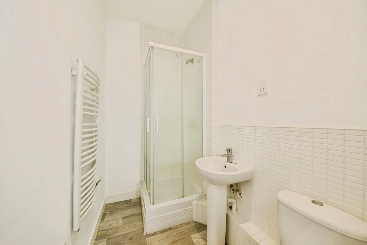 Frome court, Riverside close , Romford , RM1 1EY, photo 4