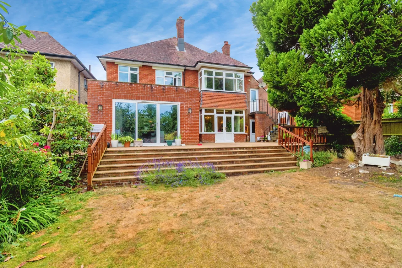 Bassett Avenue, Southampton, photo 4
