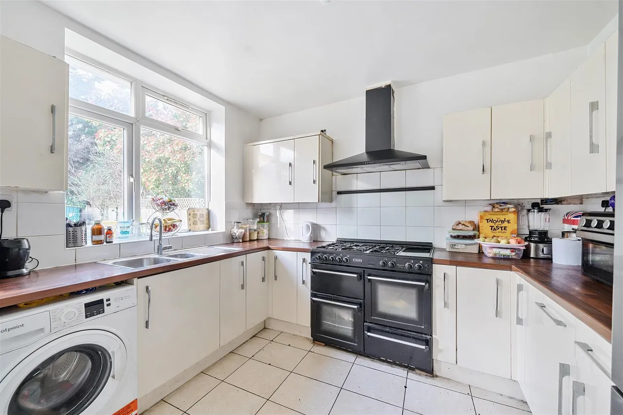 Corringham Road, Wembley Park, photo 5