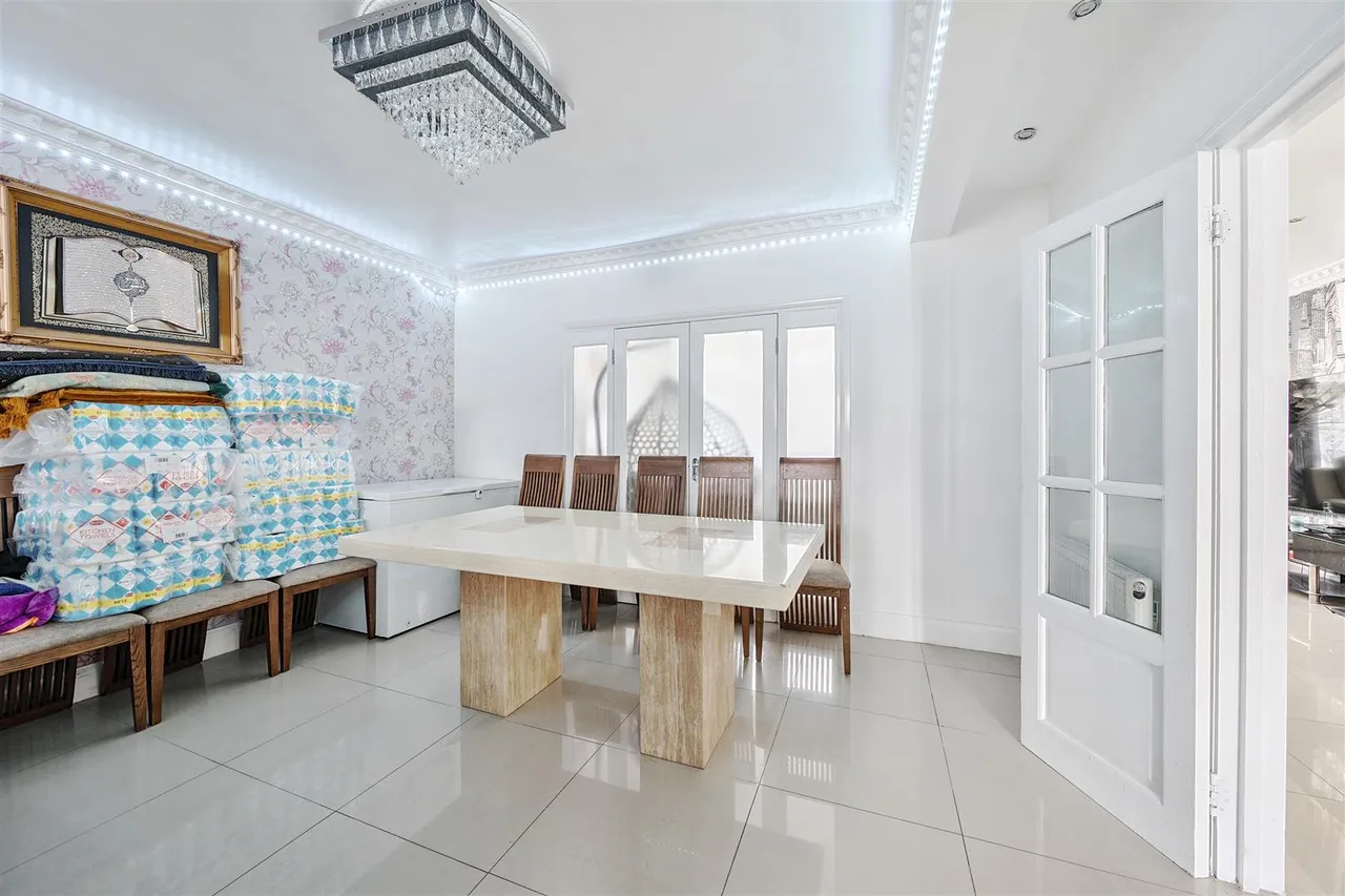 Corringham Road, Wembley Park, photo 4