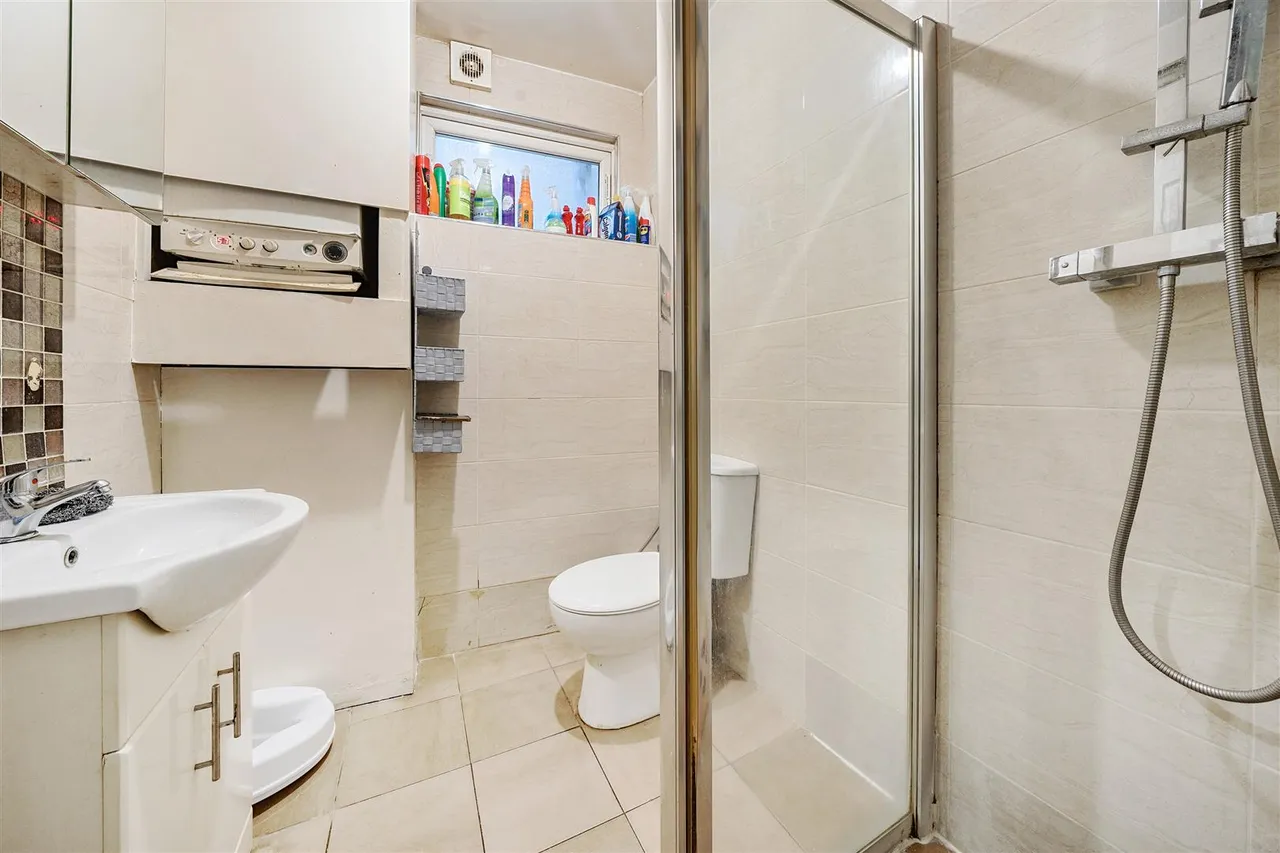 Corringham Road, Wembley Park, photo 6