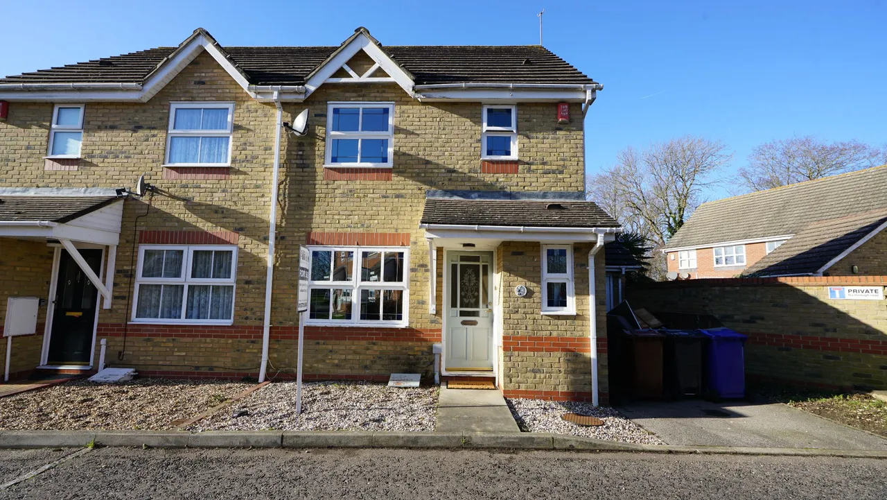 3 bed house for sale — Hazel Drive, South Ockendon, Essex, RM15 6JT
