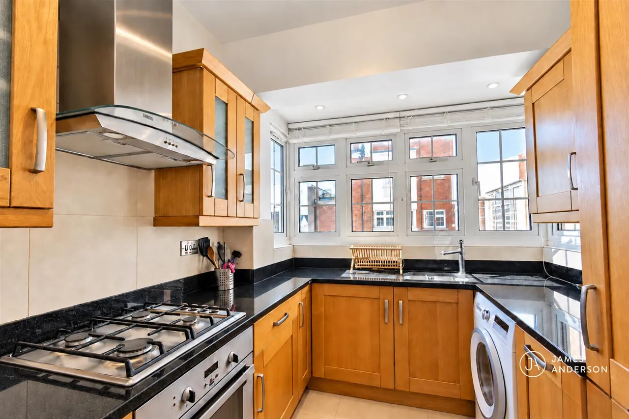 Barnes High Street, London, SW13, photo 2