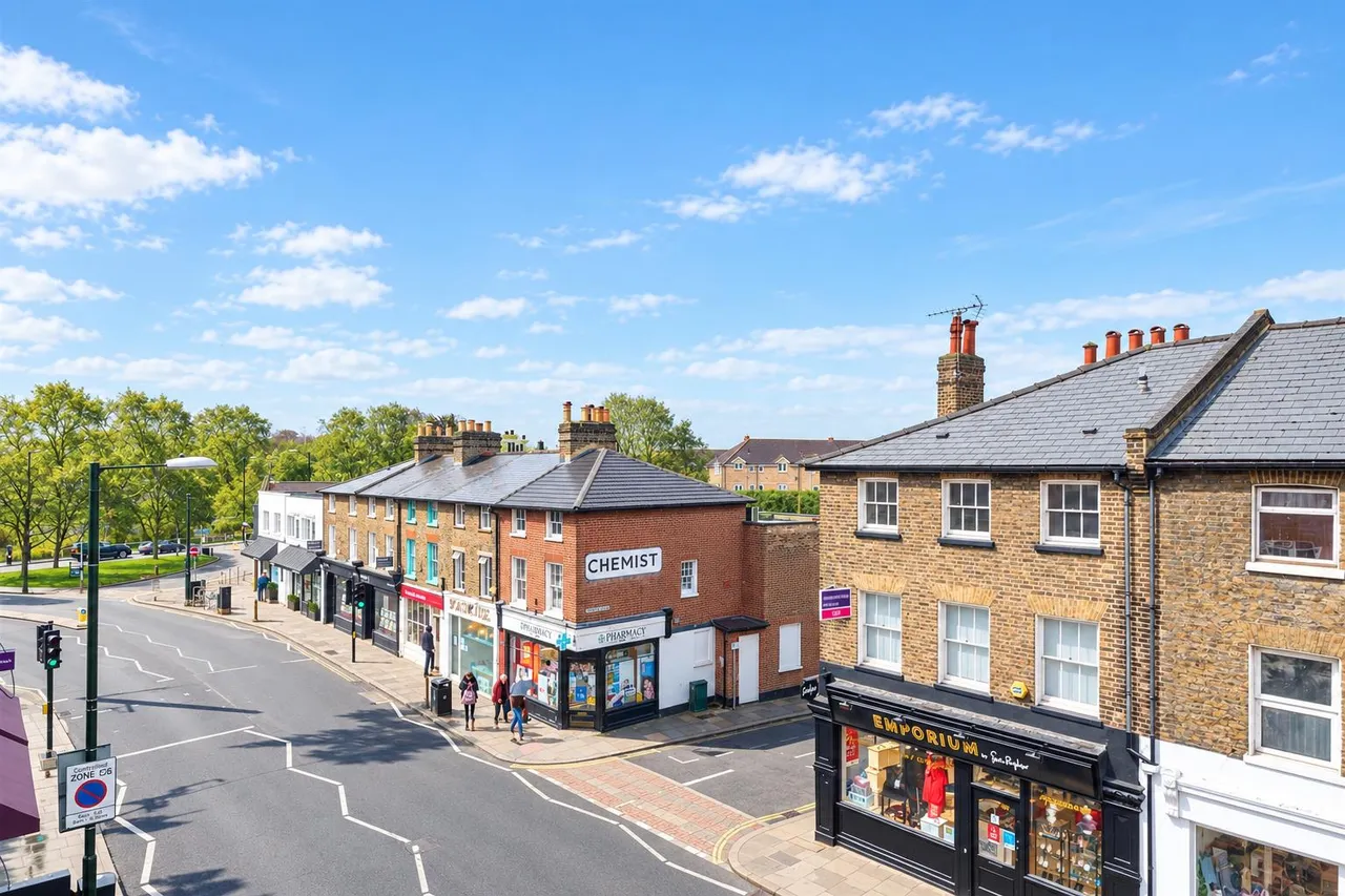 Barnes High Street, London, SW13, photo 3