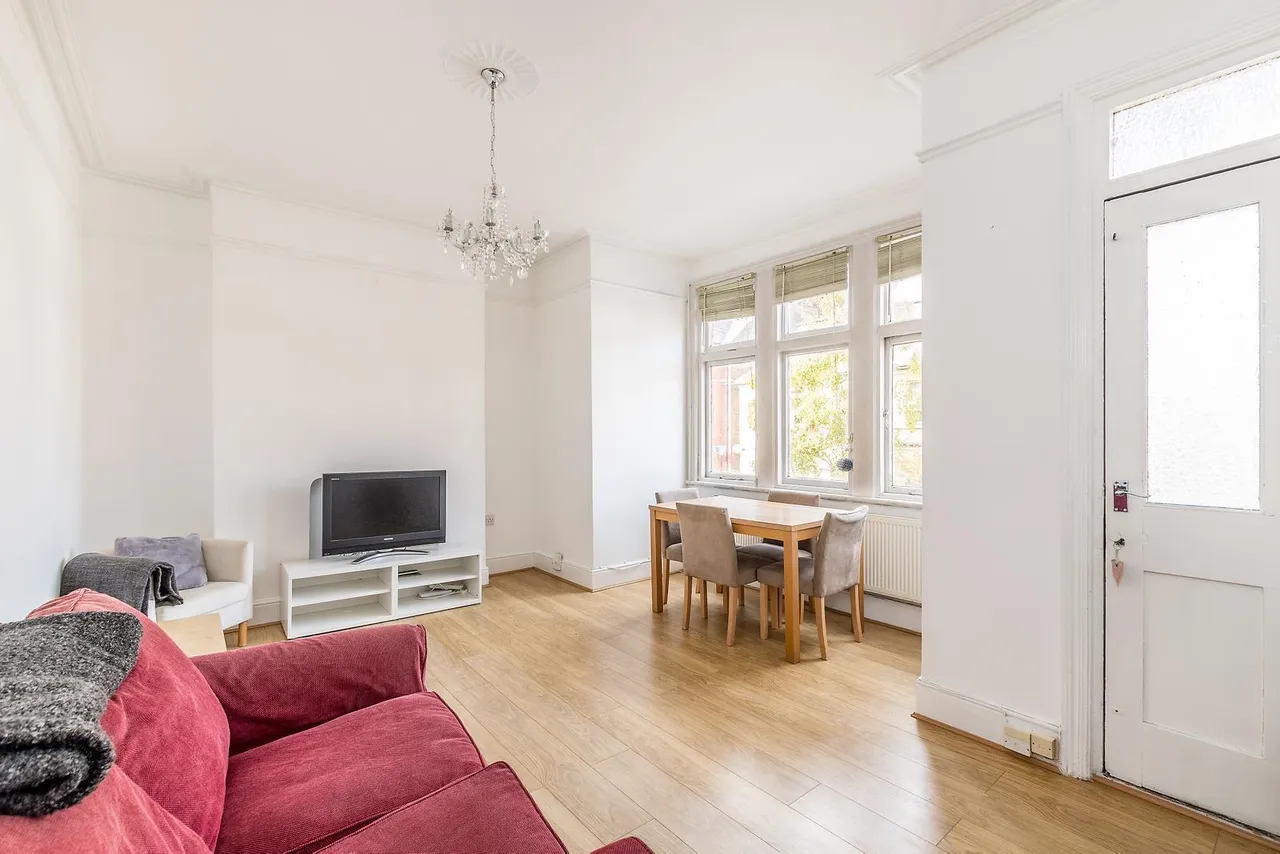 St. Martins Court, West Norwood, photo 2