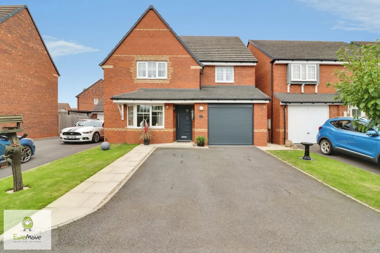 4 bed house for sale, Poyner Drive, Hednesford, WS12
