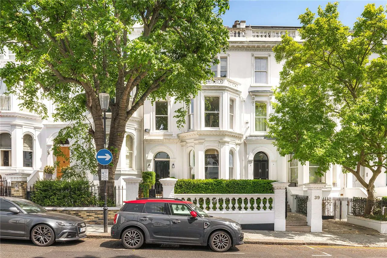 6 bed house to rent — Argyll Road, London, W8 7DA