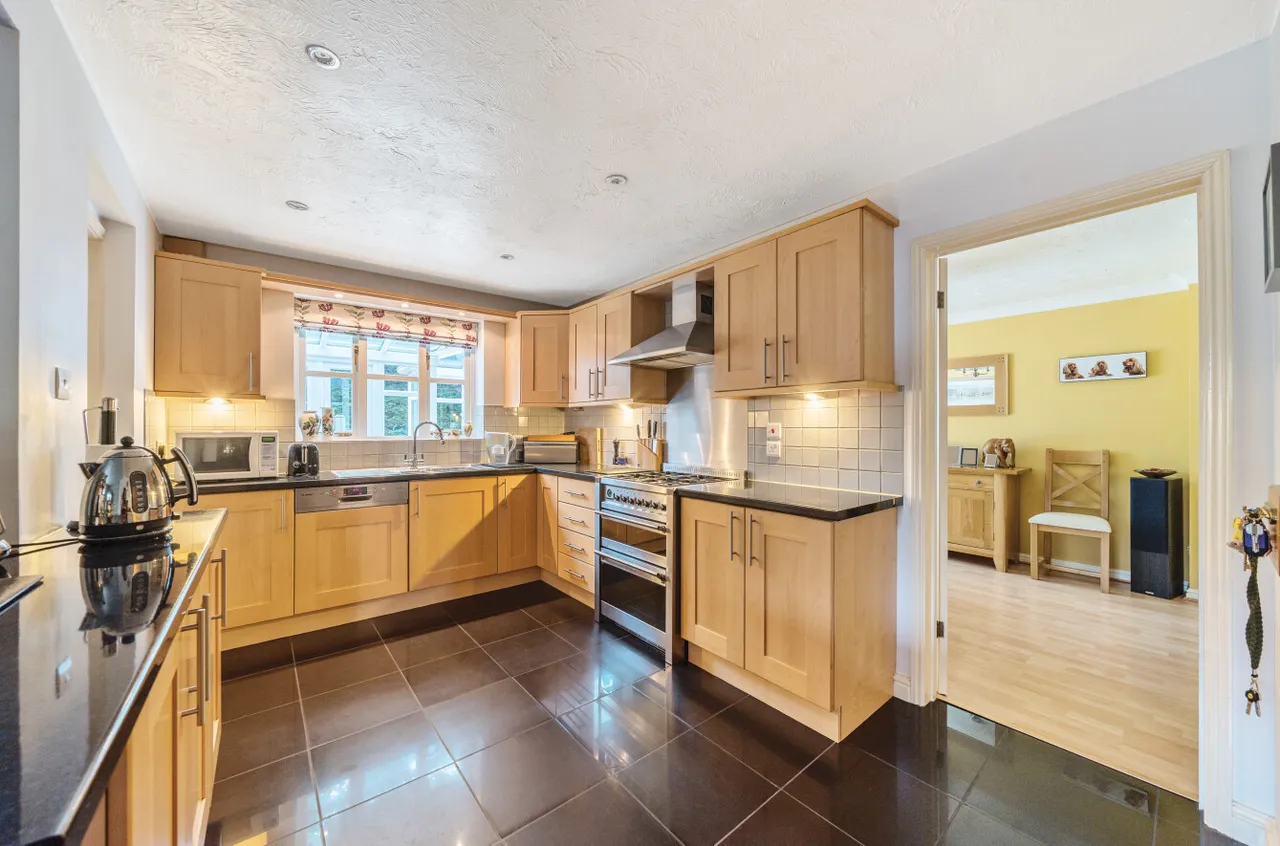 Gardenia Drive, West End, Woking, Surrey, GU24 9XG, photo 5