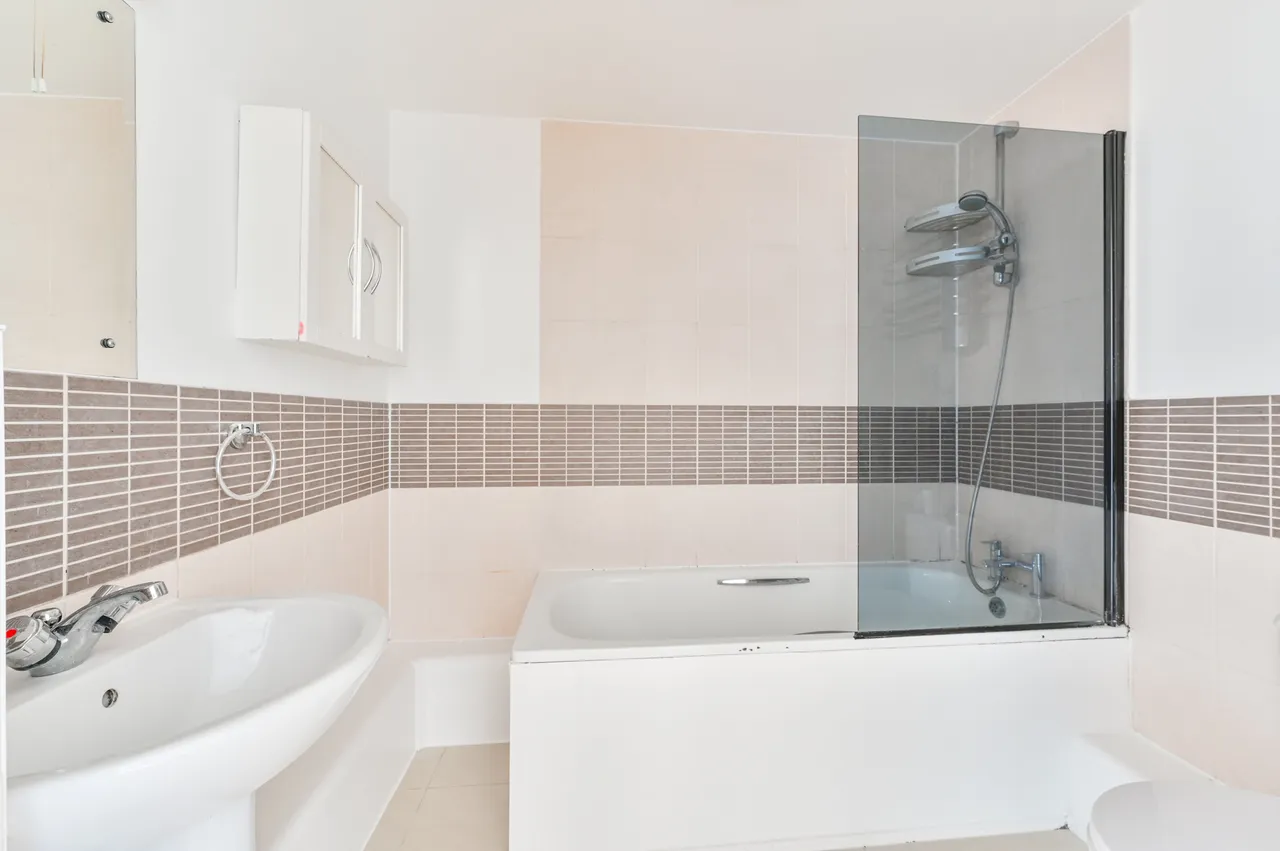 4 Oakleigh Court, Murray Grove, London, photo 6