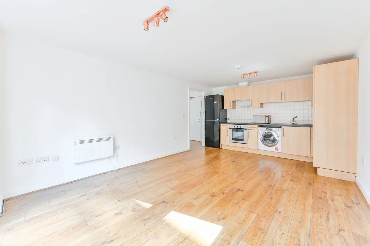 4 Oakleigh Court, Murray Grove, London, photo 8