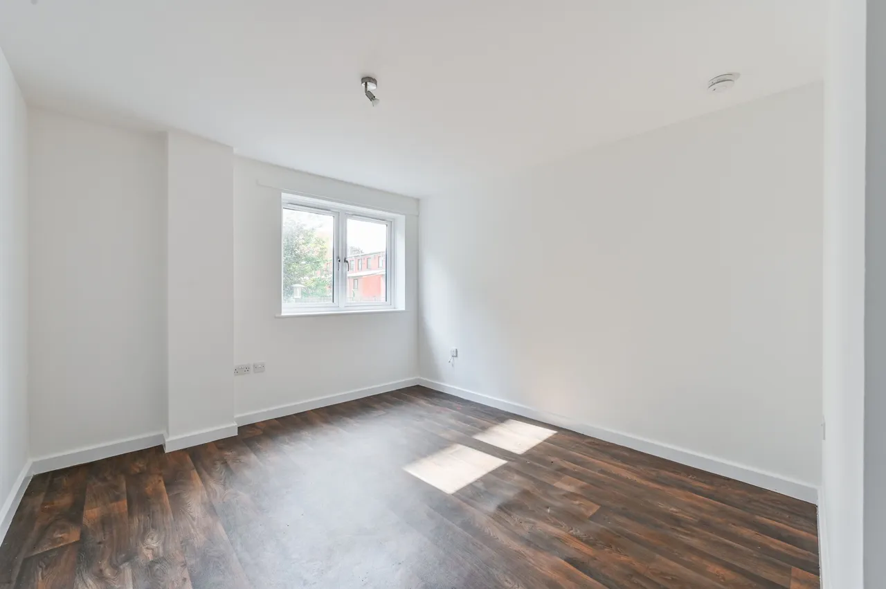 4 Oakleigh Court, Murray Grove, London, photo 5