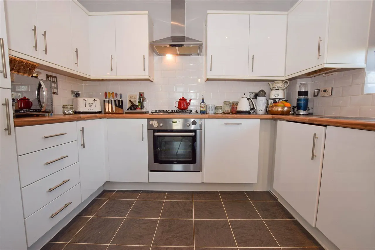 176 Rubens Court, Cezanne Road, Watford, photo 3