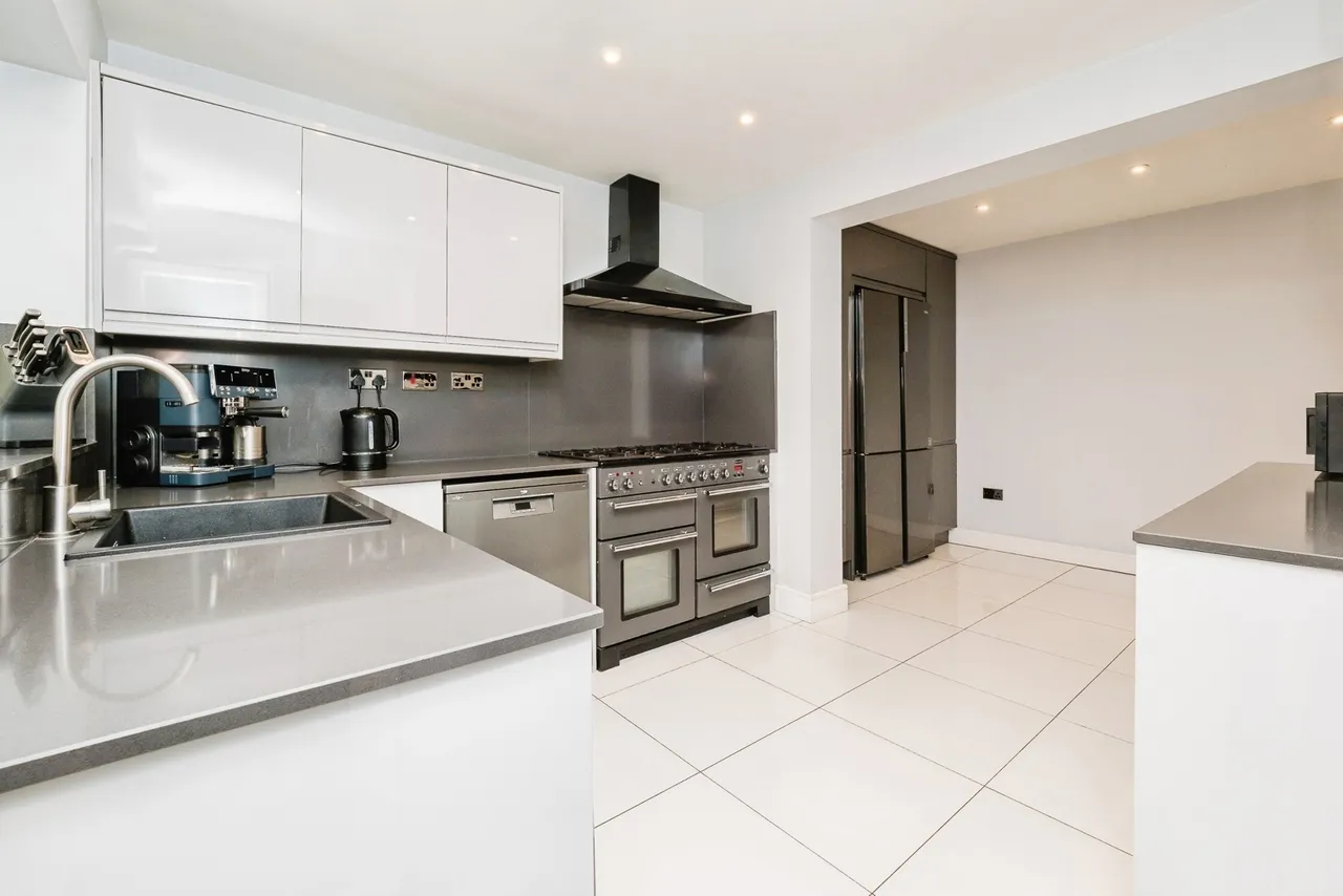 Heaton Way, Romford, RM3, photo 2