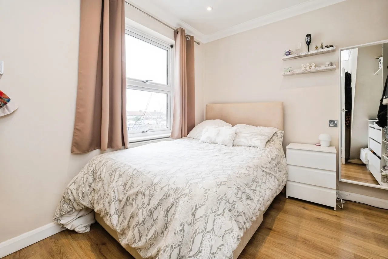 Heaton Way, Romford, RM3, photo 22