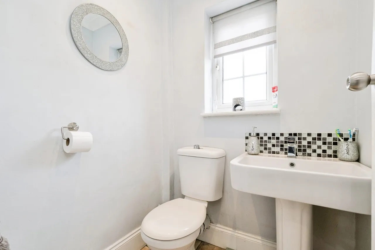 Heaton Way, Romford, RM3, photo 14