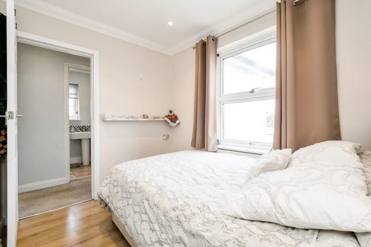Heaton Way, Romford, RM3, photo 9