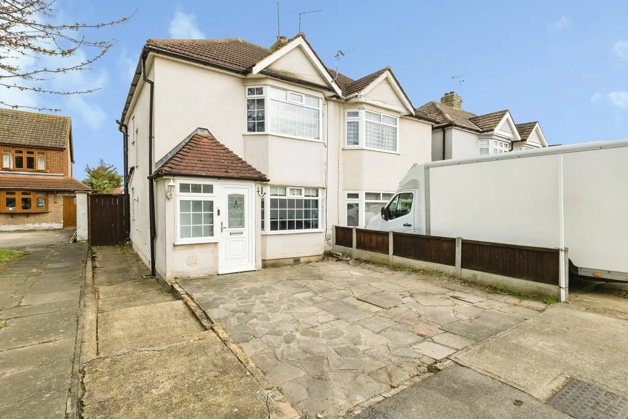 3 bed house for sale — Heaton Way, Romford, RM3