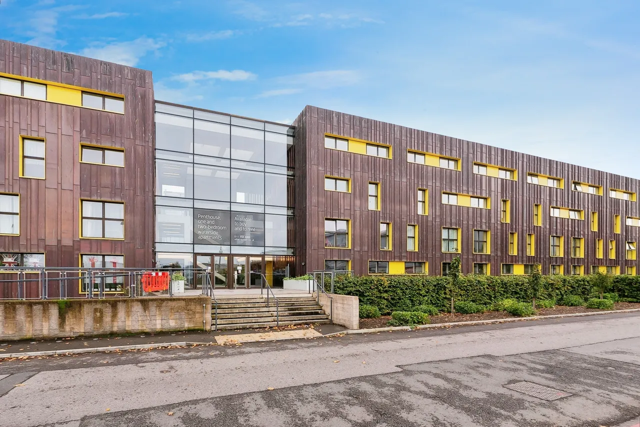 1 bed flat for sale — Lake Shore Drive, Bristol, BS13