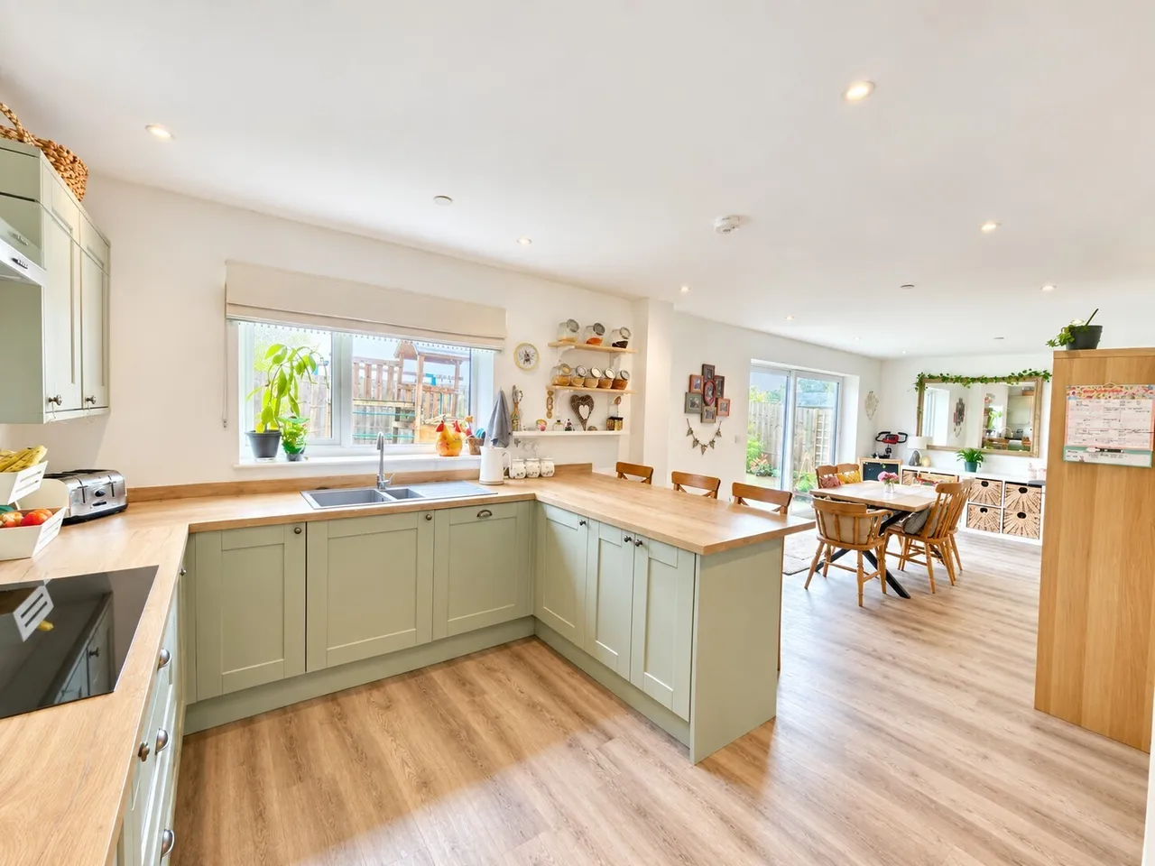 Cowbridge Road, Barry, CF62, photo 2