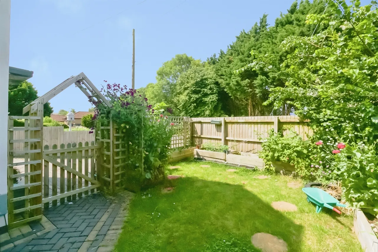 Cowbridge Road, Barry, CF62, photo 17