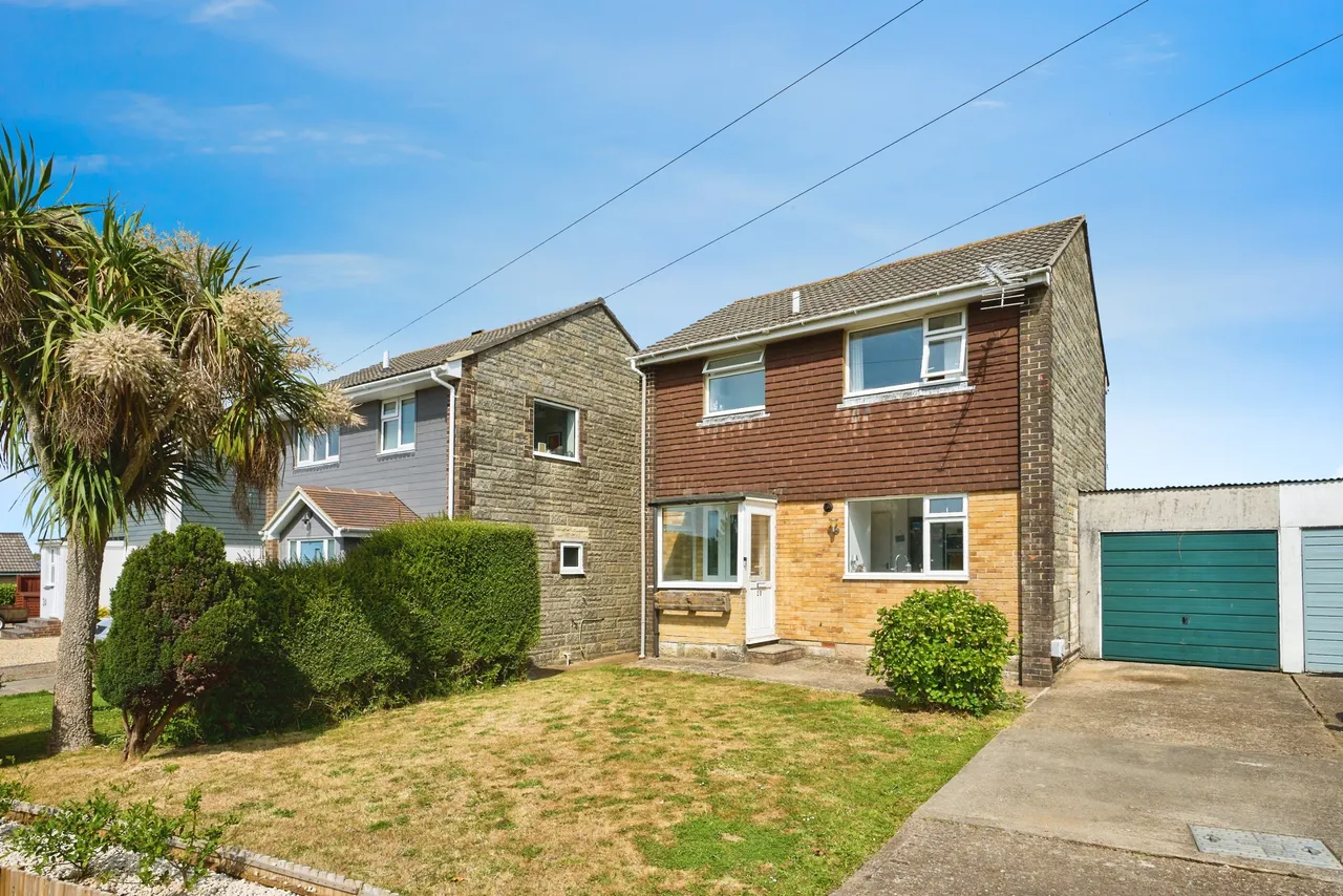 3 bed house for sale — Mountbatten Drive, Carisbrooke, Newport