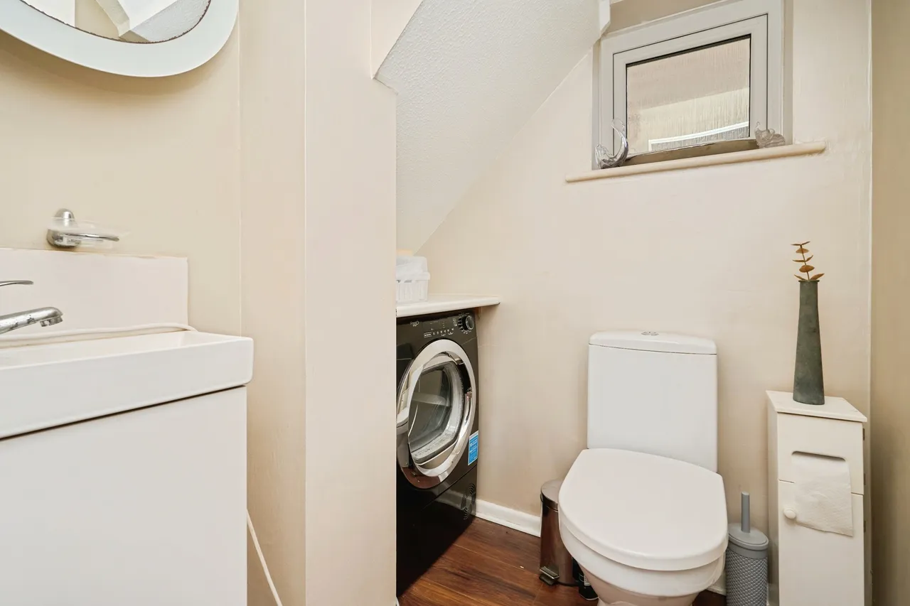 Mountbatten Drive, Carisbrooke, Newport, photo 9