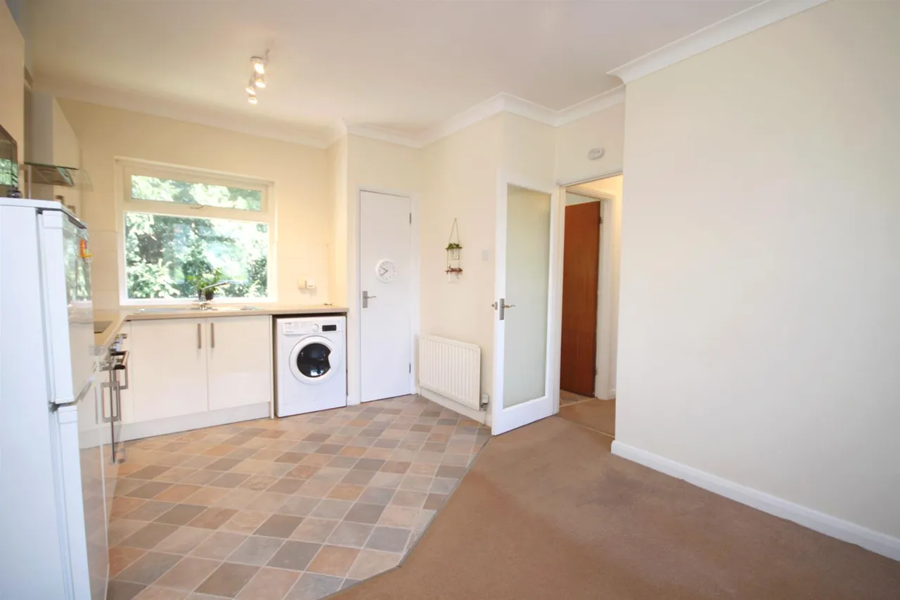 Guildford Road, Fetcham, KT22, photo 2