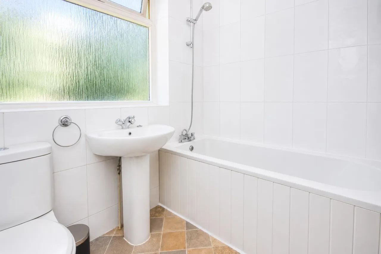 Guildford Road, Fetcham, KT22, photo 5