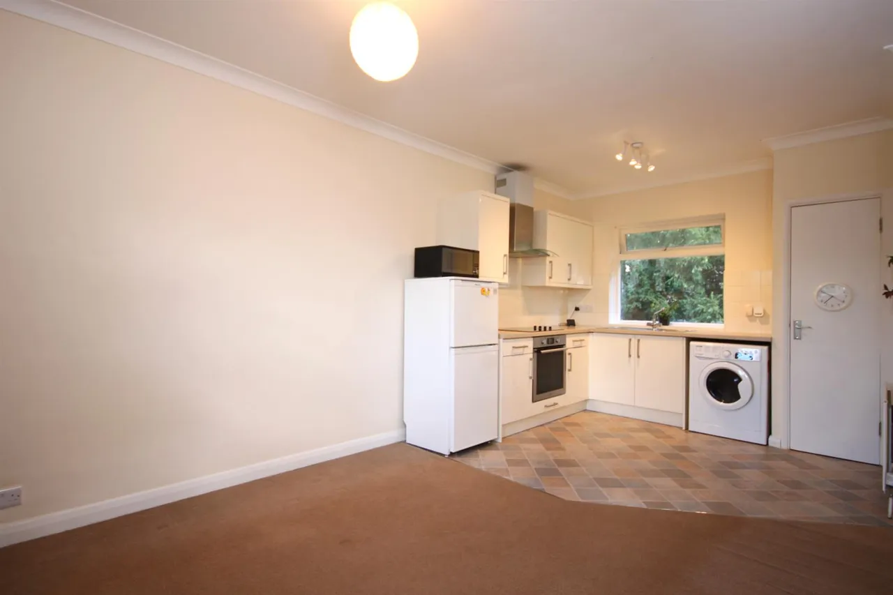 Guildford Road, Fetcham, KT22, photo 4