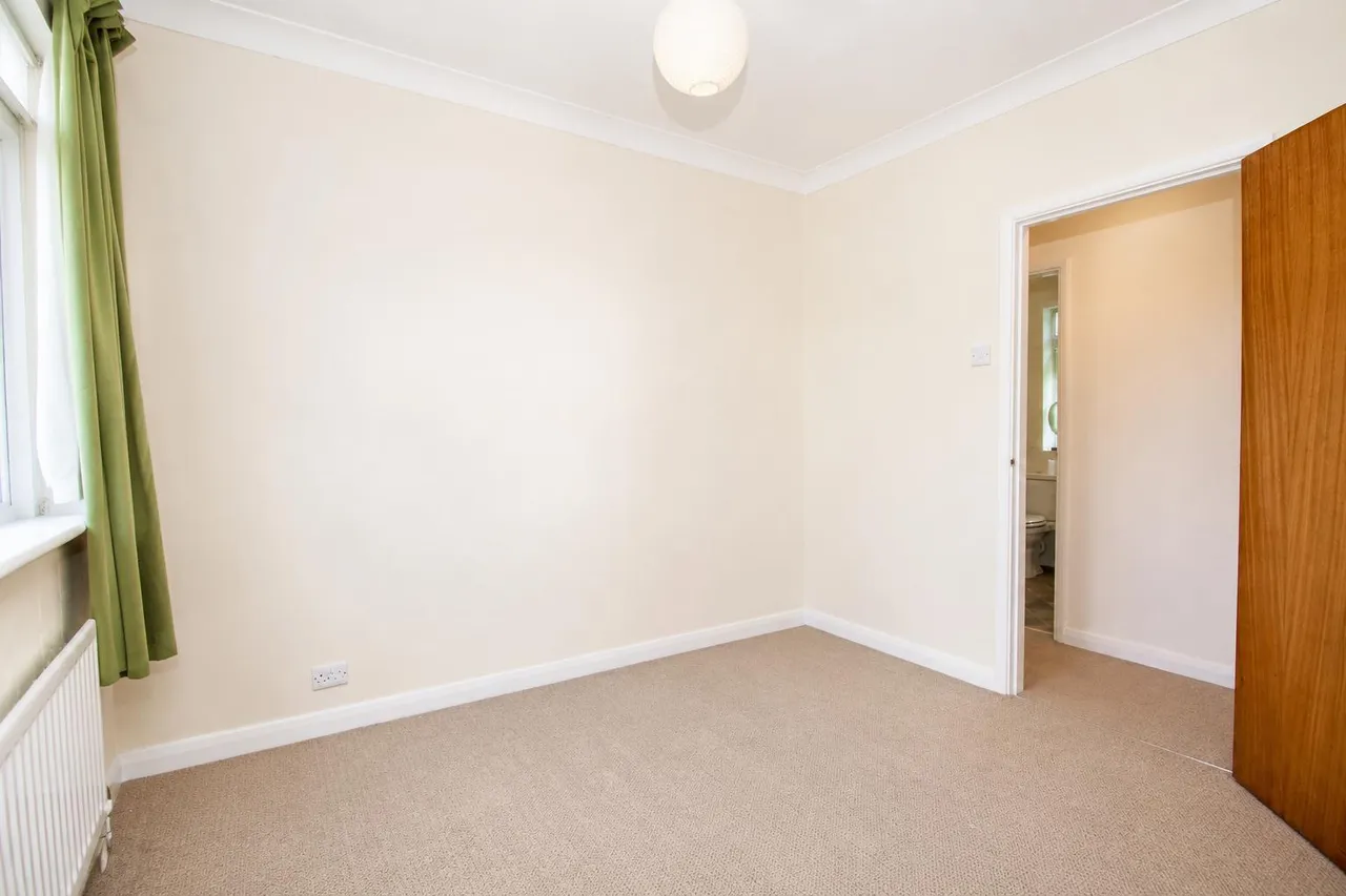 Guildford Road, Fetcham, KT22, photo 3