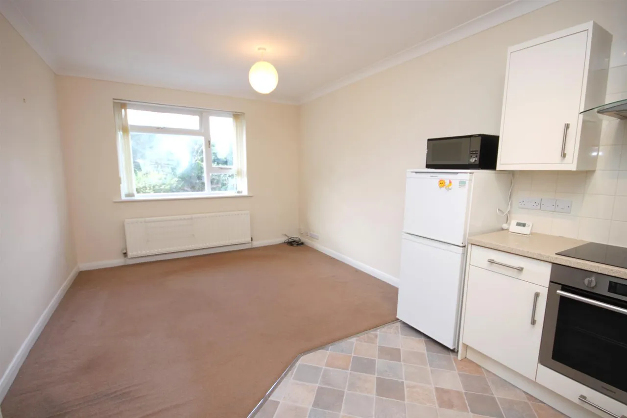 Guildford Road, Fetcham, KT22, photo 6