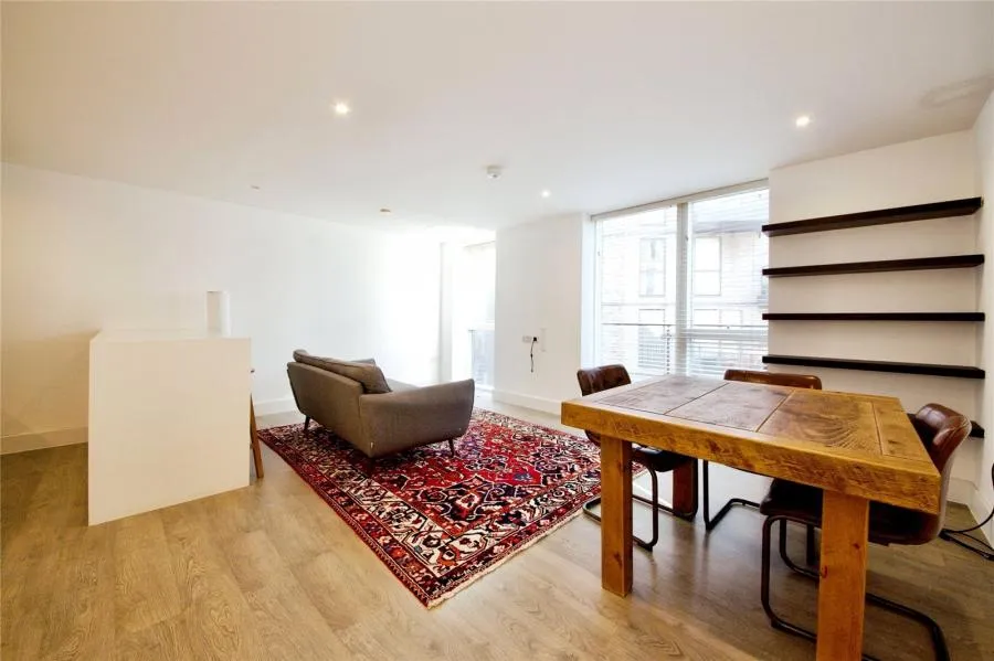 Ruckholt Road, London, E10, photo 3