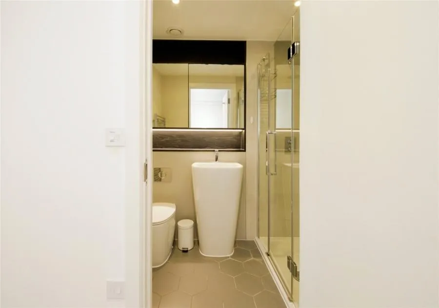 Ruckholt Road, London, E10, photo 8