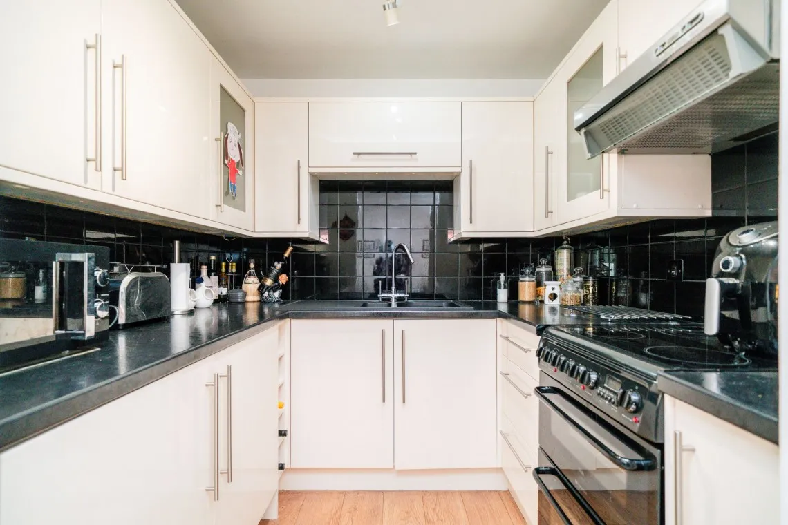 Black Moss Lane, Hillside Court, L39, photo 3