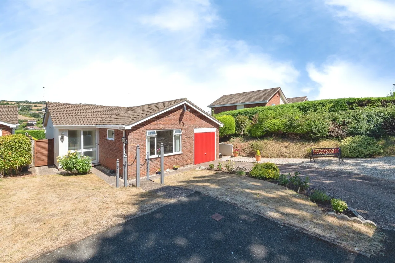 2 bed house for sale, Richmond Close, Minehead, TA24
