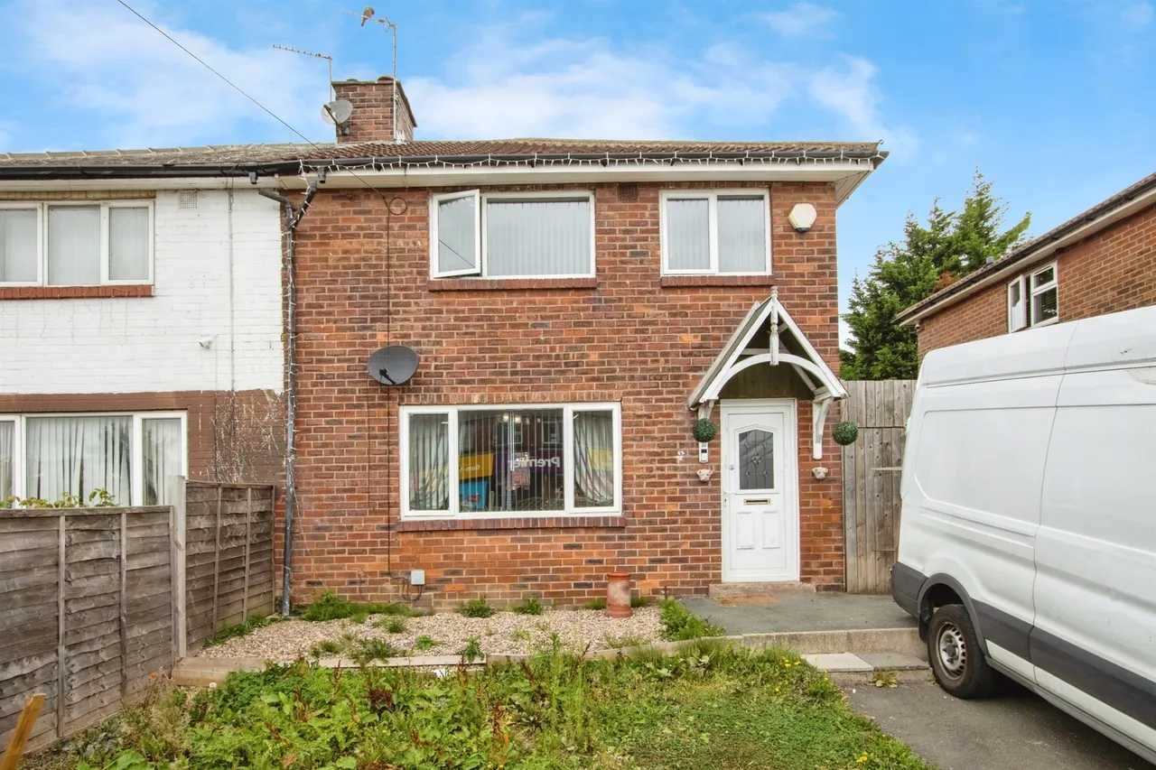 3 bed house for sale — Halton Moor Avenue, Leeds