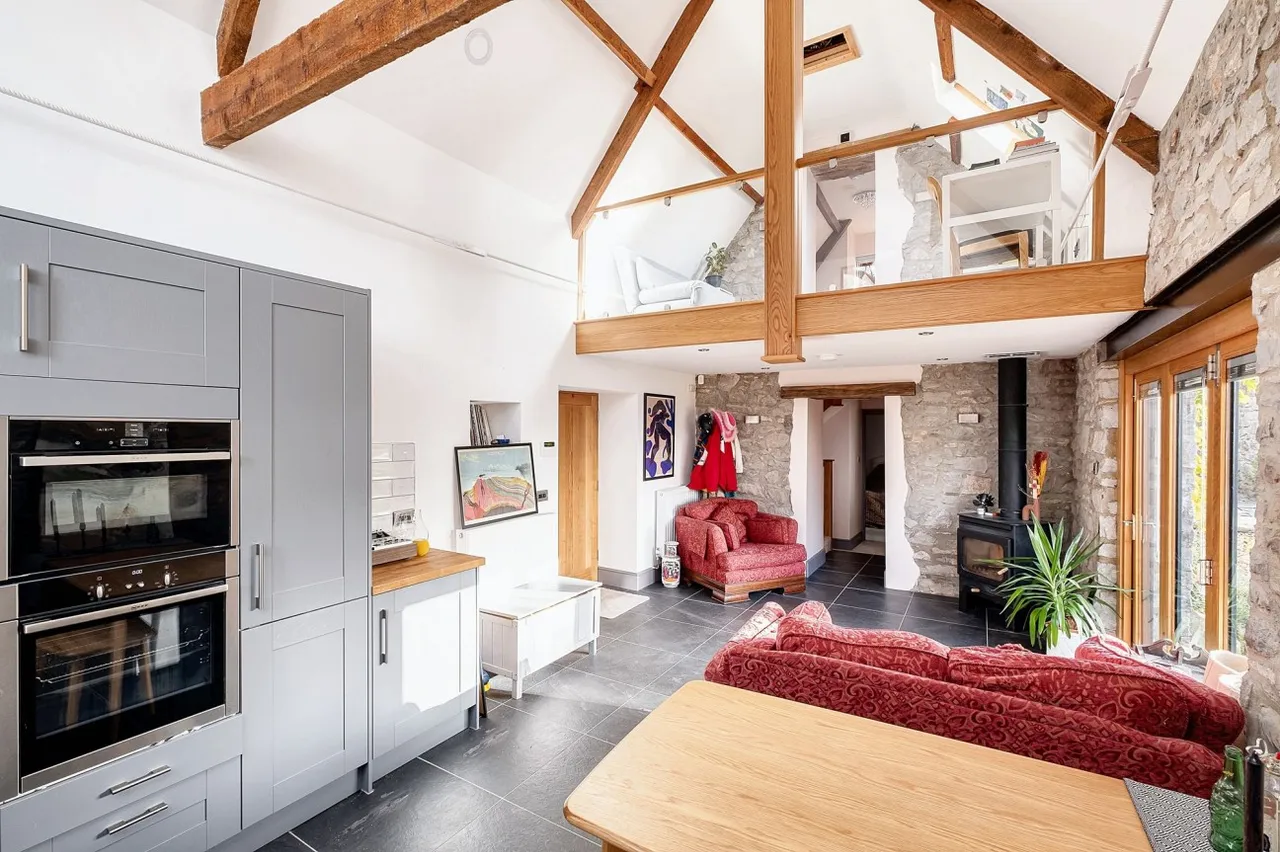 Pitchings, Congresbury, Bristol BS49 5AW - country residence with annexe set in 15 acres with spectacular views, photo 16