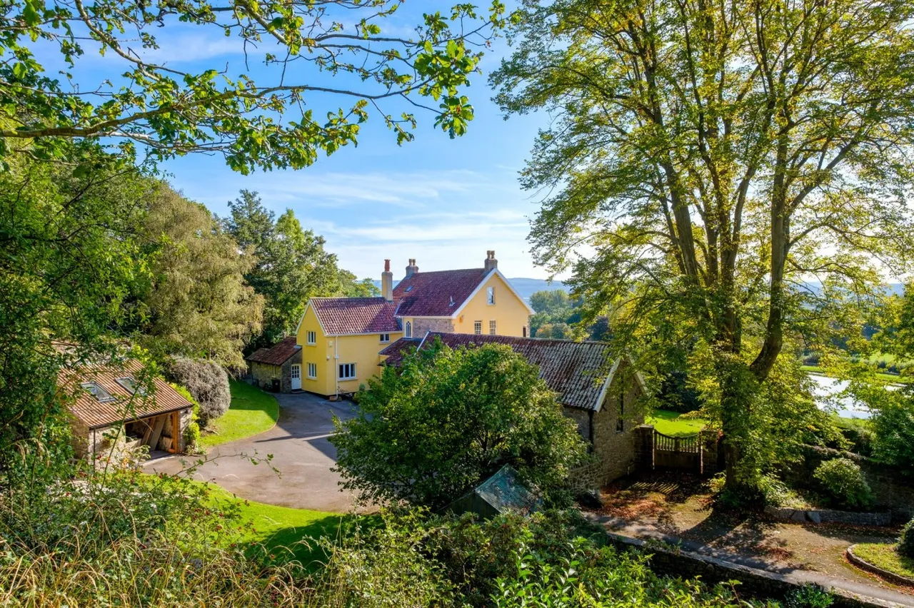 Pitchings, Congresbury, Bristol BS49 5AW - country residence with annexe set in 15 acres with spectacular views, photo 22