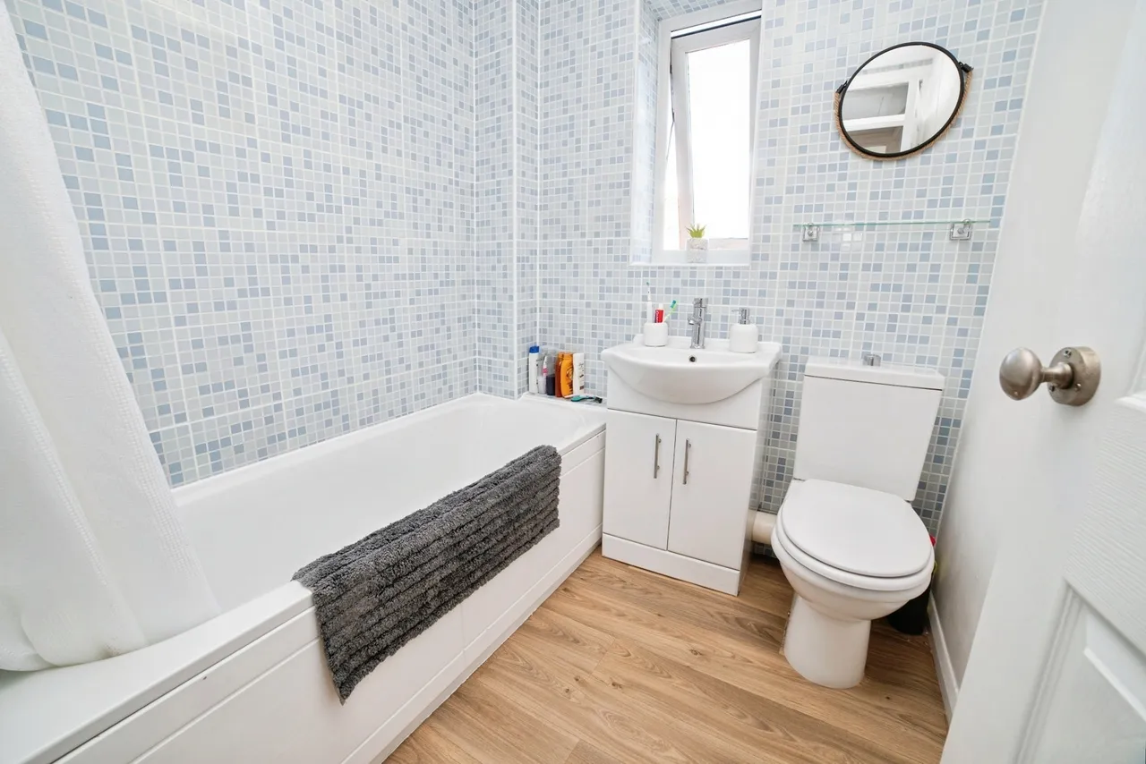 Vera Crescent, Rainworth, Mansfield, Nottinghamshire, NG21, photo 13