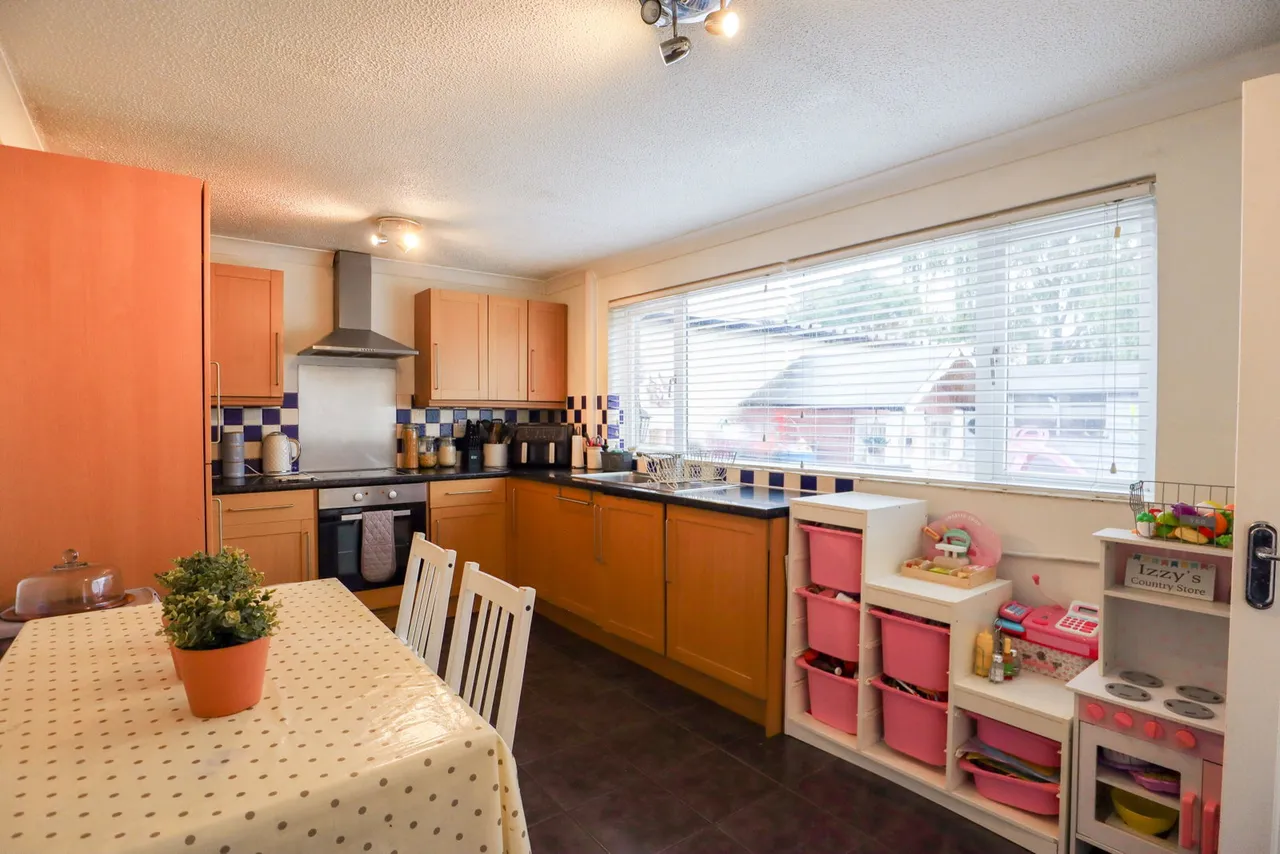 Angel Close, Calne, photo 6